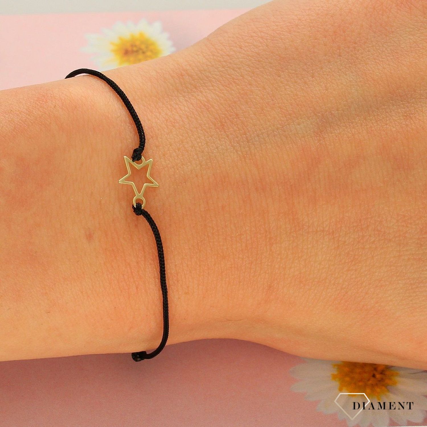 Złota bransoletka na sznureczku z gwiazdką (1).jpg