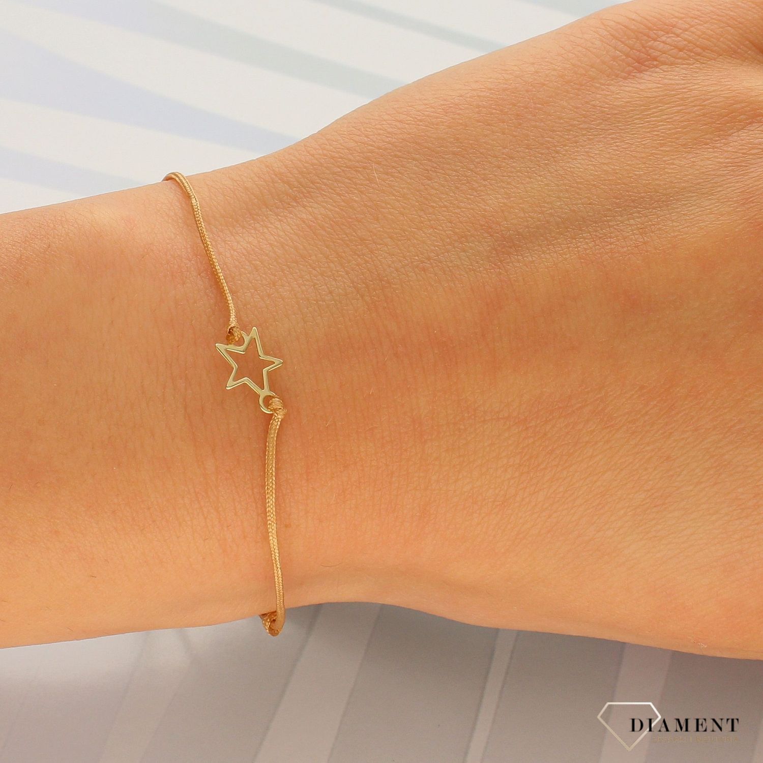 Bransoletka na brązowym sznurku z gwiazdką DIA-BRA-LU072G8KBEIGE (1).jpg