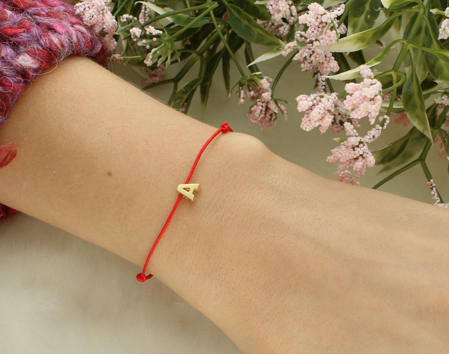 Bransoletka damska na czerwonym sznurku literka A DIA-BRA-LU082REDY-A-925.jpg