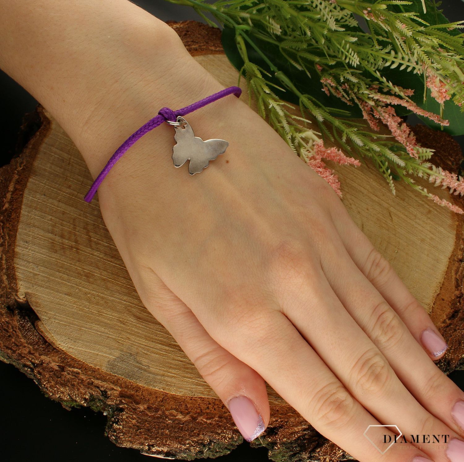 Bransoletka na sznureczku z motylkiem srebro 925 DIA-BRA-MOTYL-925. Biżuteria ta będzie wspaniałym upominkiem dla każdej osoby. Bransoletka na sznurk.jpg