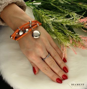 Bransoletka pleciony rzemyk z kuleczkami DIA-BRA-ORANGE-STAL. Bransoletka pleciona na rzemyku Pomarańczowa. Bransoletka damska w odważnym kolorze pomarańczowym, dopełni codzienną stylizację. Bransoletka przyozdobiona jest zaw (1).jpg