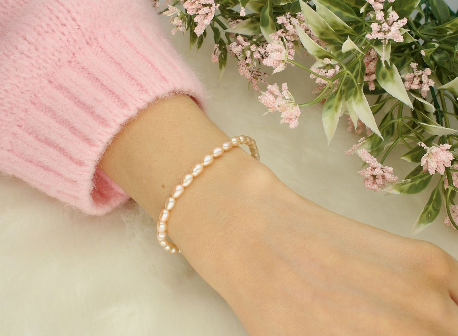 Bransoletka damska z łososiowych pereł ryżowych 4–6 mm – srebro 925, 19 cm (1).jpg