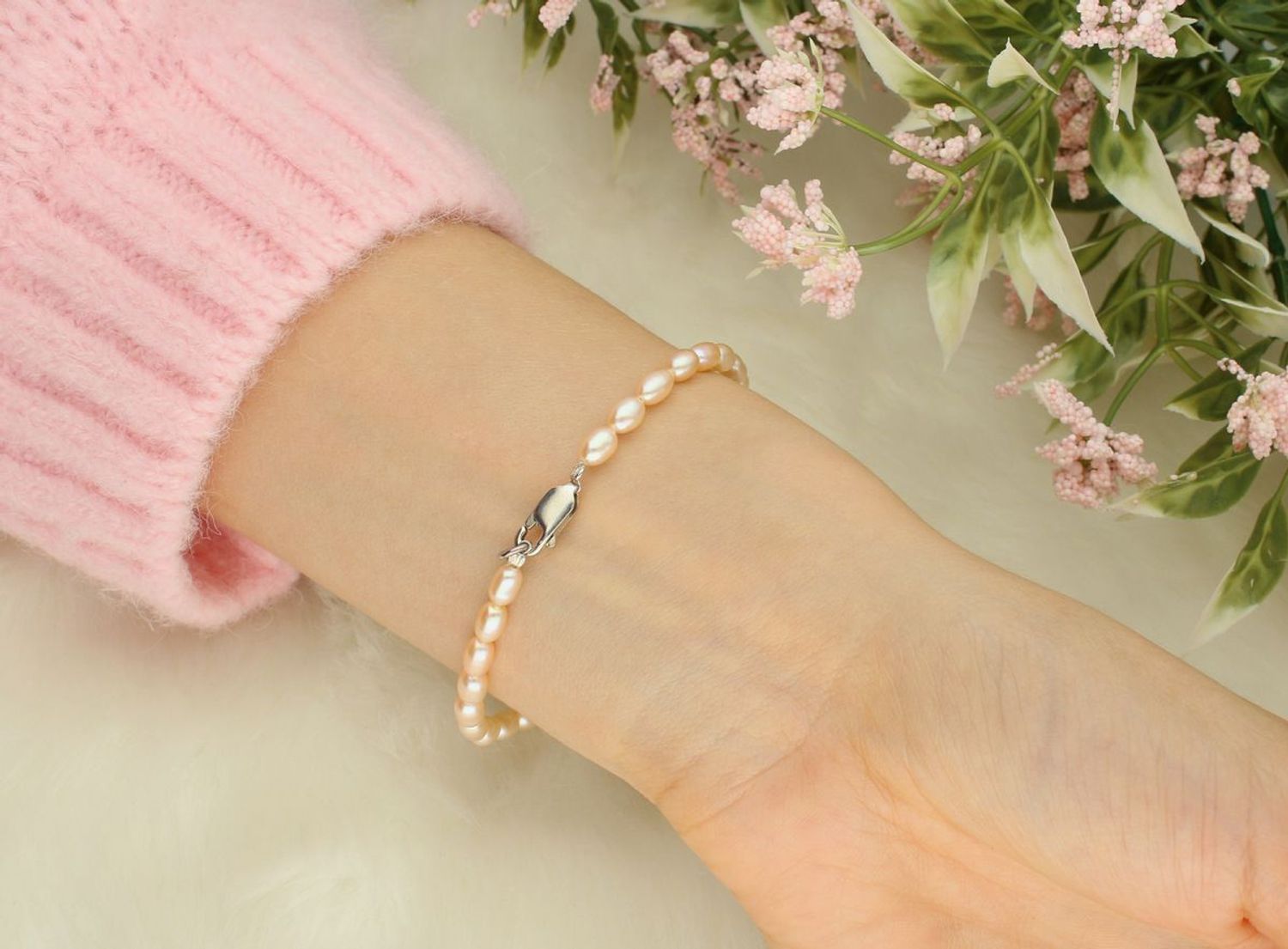 Bransoletka damska z łososiowych pereł ryżowych 4–6 mm – srebro 925, 19 cm (1).jpg