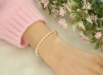 Bransoletka damska z łososiowych pereł ryżowych 4–6 mm – srebro 925, 19 cm (2).jpg