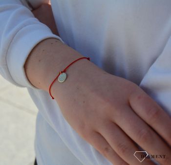 Złota bransoletka z grupą krwi na czerwonym sznurku to doskonały pomysł na prezent. Darmowa dostawa i ozdobne pudełko (1).JPG