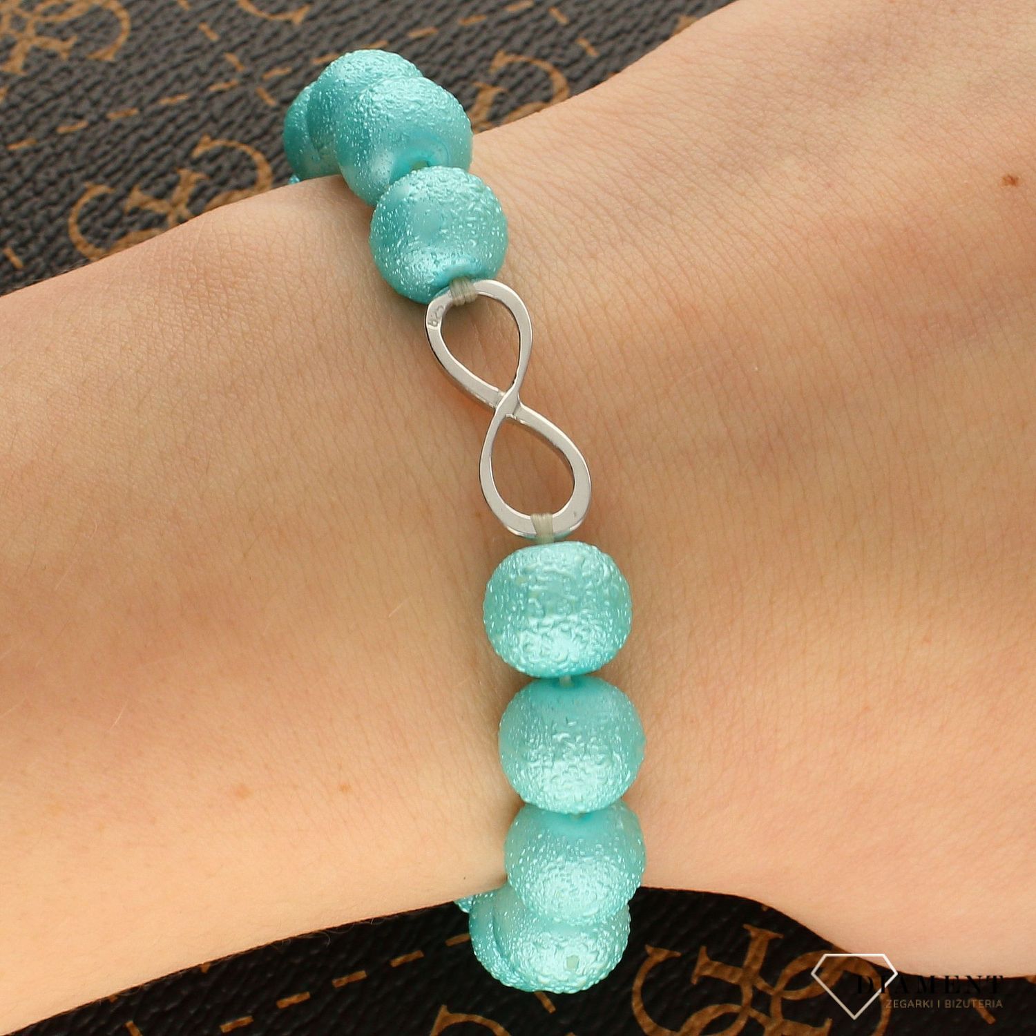 Bransoletka damska koraliki z zawieszką znak nieskończoności DIA-BRA-PUDROWE-KORALIKI2. Bransoletka damska z zawieszką. Bransoletka z zawieszką znak nieskończoności (1).jpg