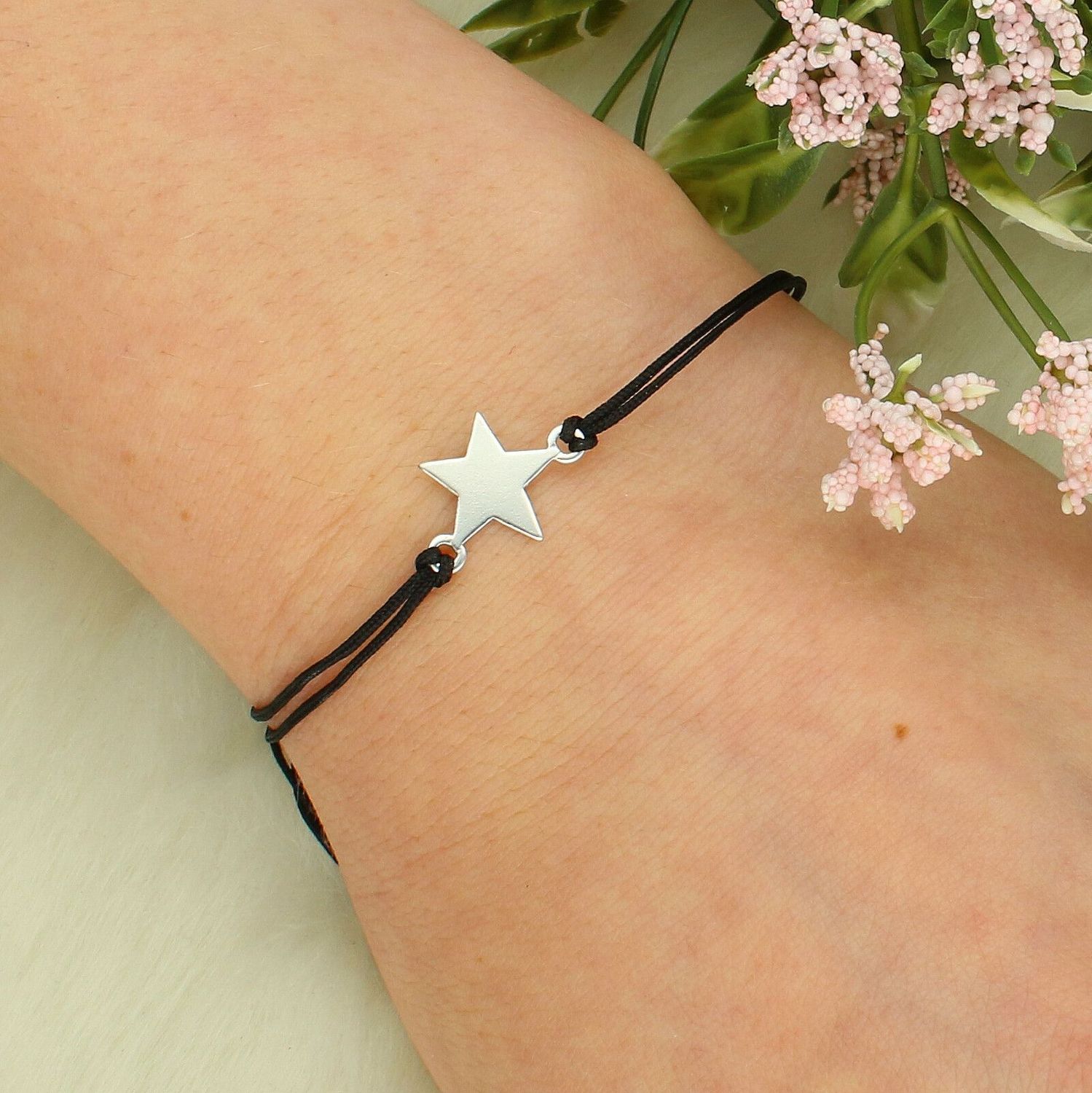 Bransoletka sznurkowa czarna ze srebrną gwiazdką – minimalistyczna bransoletka damska.jpg
