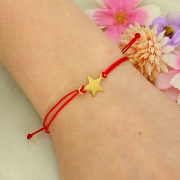 Bransoletka sznurkowa czerwona z pozłacaną gwiazdką pozłacana.jpg