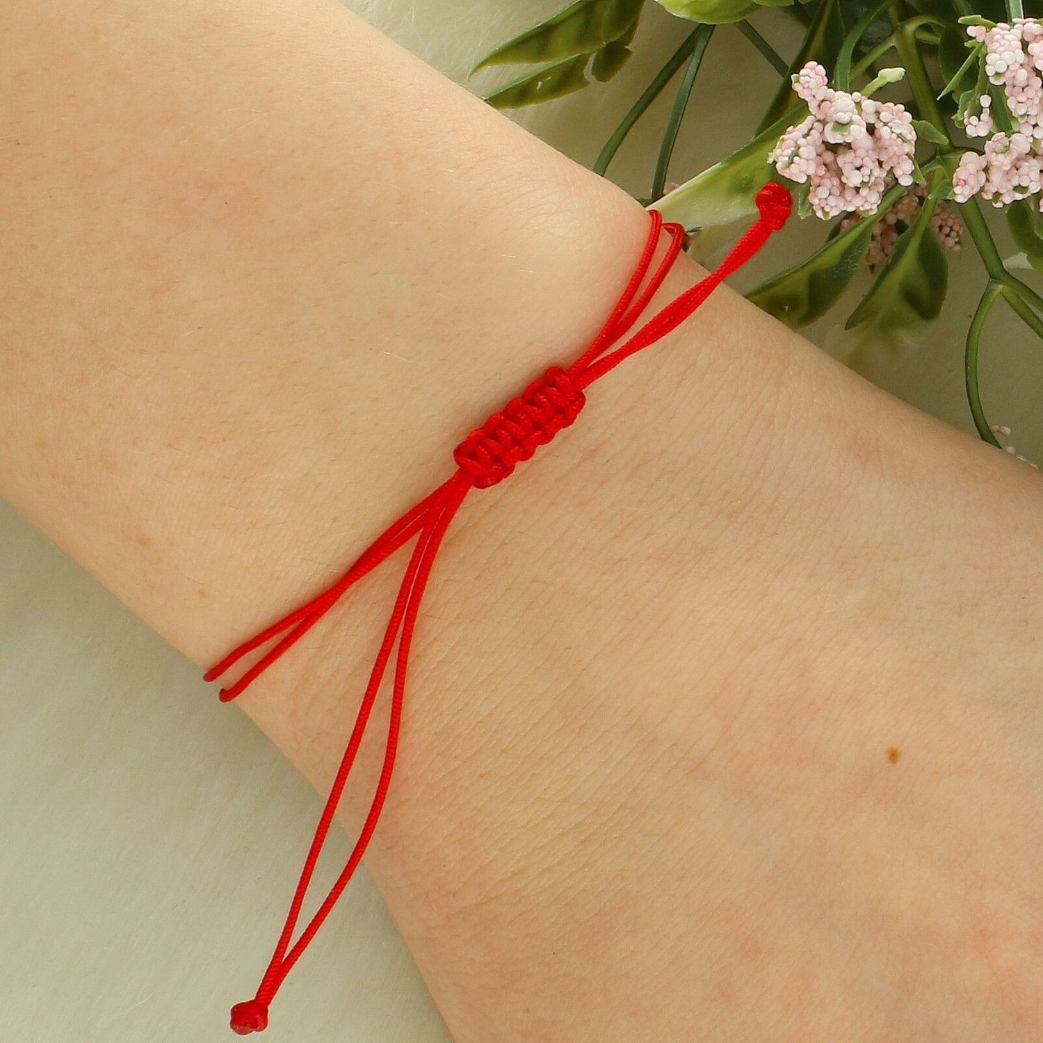 Bransoletka sznurkowa czerwona ze srebrnym sercem i pulsem – regulowana, minimalistyczna red.jpg
