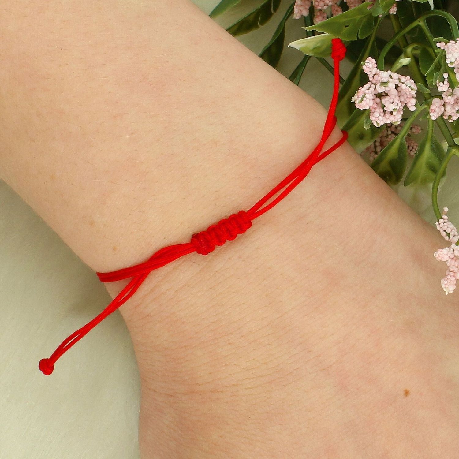 Bransoletka sznurkowa czerwona ze złotym sercem i pulsem – regulowana, minimalistyczna.jpg