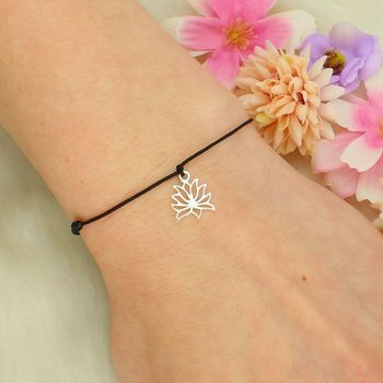 Bransoletka czarny sznurek z kwiatem lotosu – srebrna zawieszka Ag.jpg