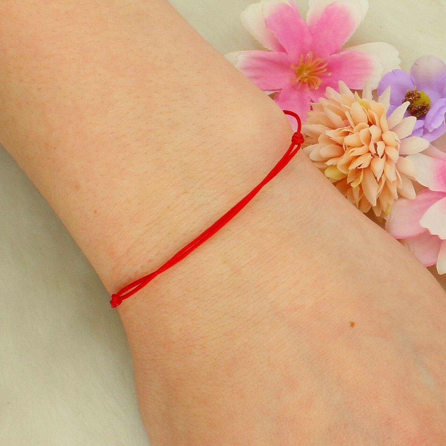 Bransoletka czerwony sznurek z kwiatem lotosu – srebrna zawieszka.jpg