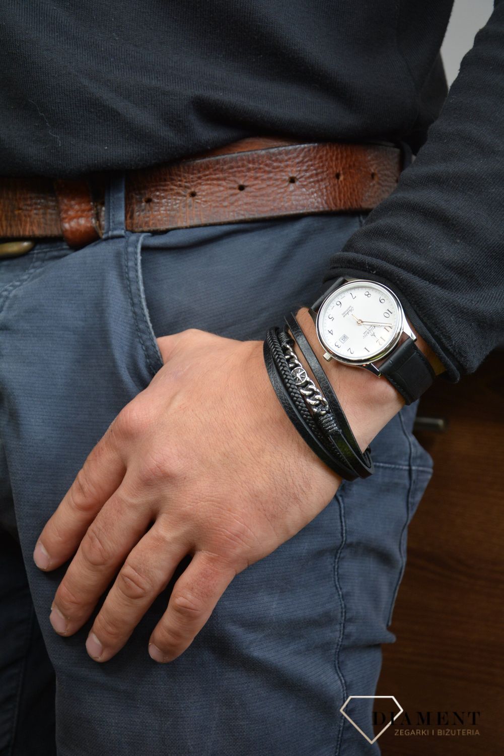 Bransoletka męska skórzana 'gładkie paski z plecionką' DIA-BRA-S1823849-STAL. Bransoletka skórzana złożona z czterech ozdobnych pasków. Modna bransoletka skórzana dla mężczyzn w kolorze czarnym.jpg