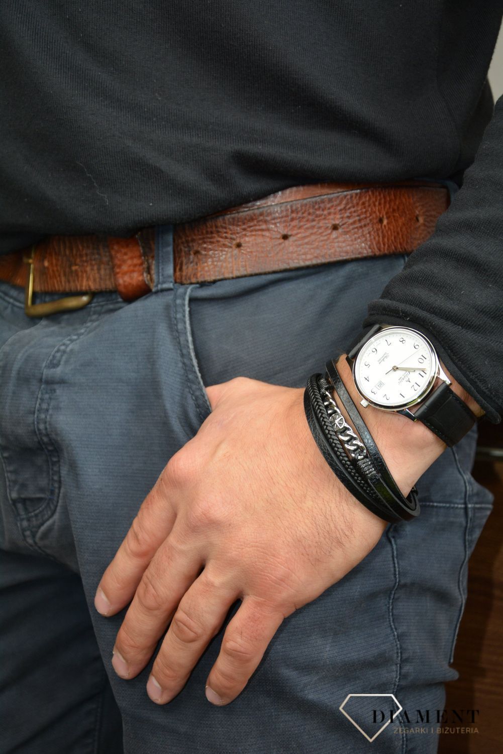 Bransoletka męska skórzana 'gładkie paski z plecionką' DIA-BRA-S1823849-STAL. Bransoletka skórzana złożona z czterech ozdobnych pasków. Modna bransoletka skórzana dla mężczyzn w kolorze czarnym.jpg