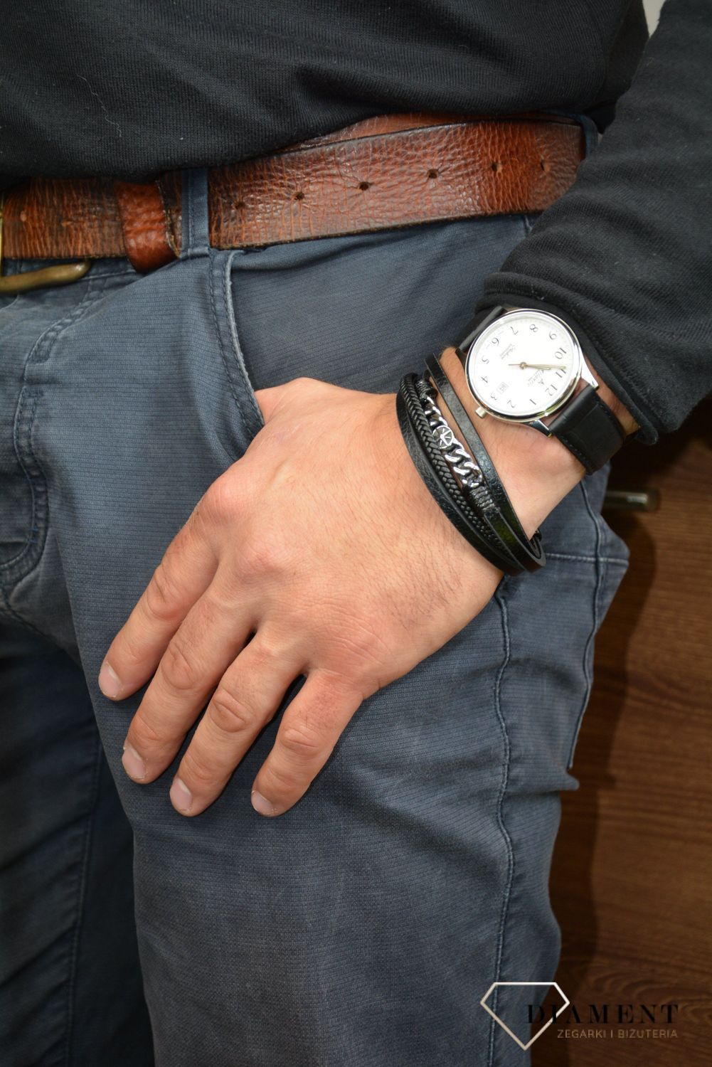 Bransoletka męska skórzana 'gładkie paski z plecionką' DIA-BRA-S1823849-STAL. Bransoletka skórzana złożona z czterech ozdobnych pasków. Modna bransoletka skórzana dla mężczyzn w kolorze czarnym.jpg