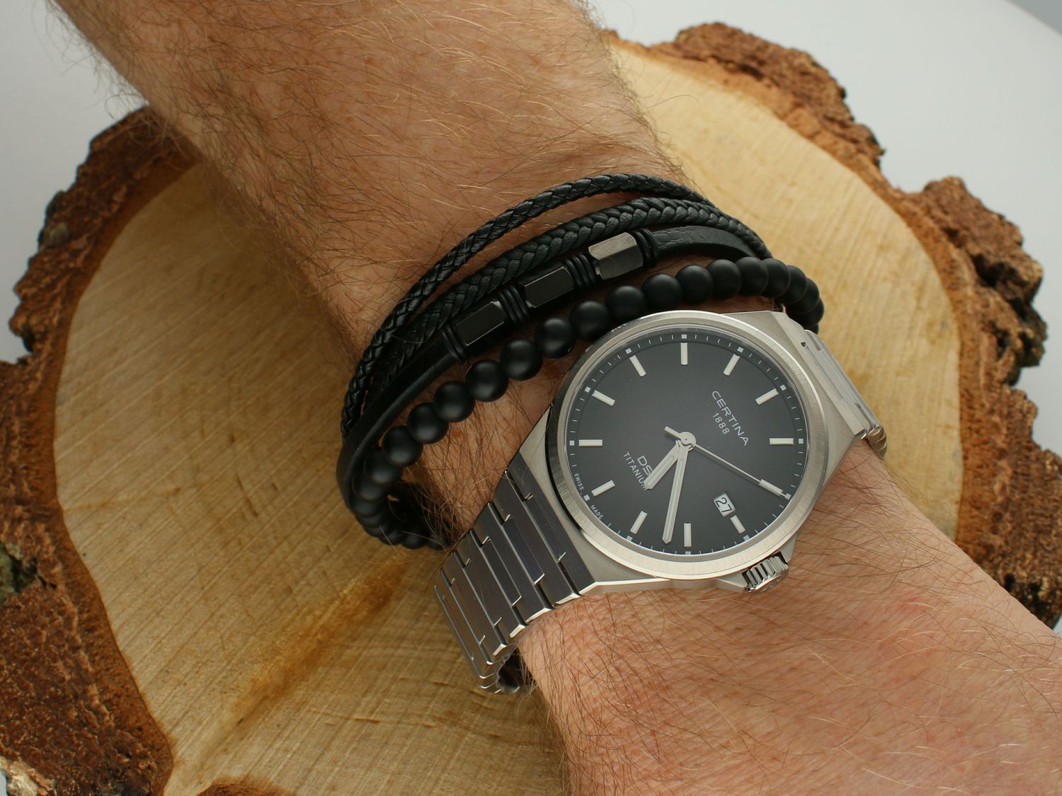 Bransoletka męska skórzana onyks DIA-BRA-S7674254-STAL Bransoletka wykonana ze skóry w czarnym kolorze, ozdobiona kamieniami onyksami. Idealny pomysł na prezent dla każdego mężczyzny..jpg