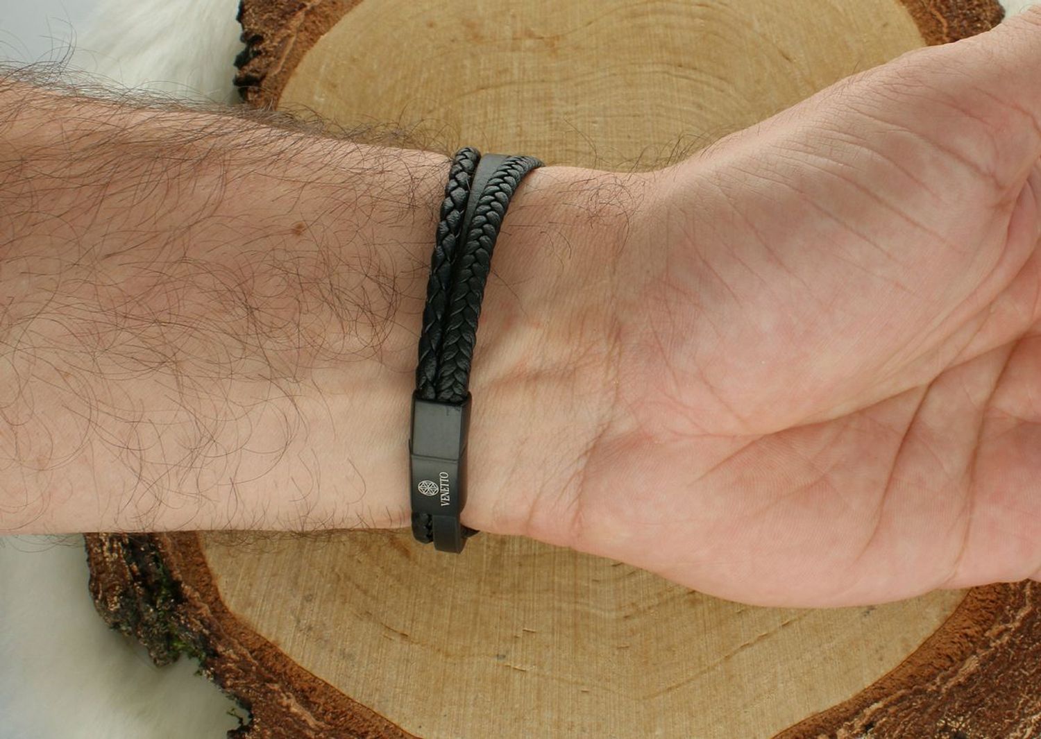 Bransoletka męska z trzema czarnymi rzemieniami i stalowymi elementami DIA-BRA-S8104456-STAL. Długość 20,5 cm. Stylowy, trwały dodatek dla nowoczesnego mężczyzny.1.jpg