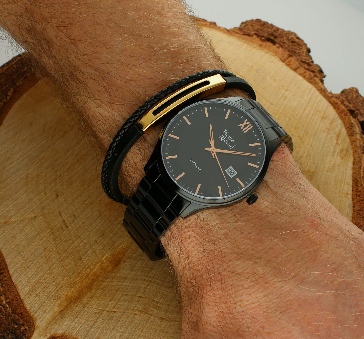 Bransoletka męska skórzana pozłacana DIA-BRA-S8263952-STAL Bransoletka męska skórzana z stalą szlachetną w złotym kolorze. Stalowa bransoletka z czarną skórą nadaje bransoletce charakteru..jpg