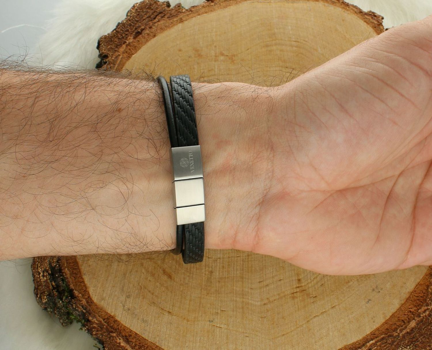 Bransoletka męska skórzana z dwoma rzemykami i stalowym elementem DIA-BRA-S8904254-STAL. Długość 21–22 cm. Stylowy dodatek na każdą 1.jpg