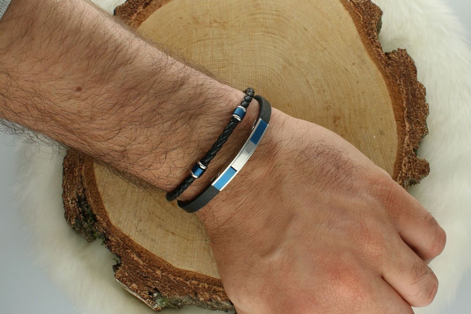 Bransoletka męska DIA-BRA-S9054869-STAL – dwa rzemyki i stalowe elementy ozdobne. Długość 19–20 cm. Nowoczesna biżuteria męska ze stali szlachetnej.1.jpg