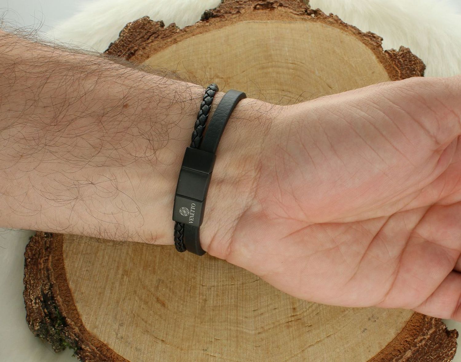 Bransoletka męska DIA-BRA-S9054869-STAL – dwa rzemyki i stalowe elementy ozdobne. Długość 19–20 cm. Nowoczesna biżuteria męska ze stali szlachetnej.1.jpg