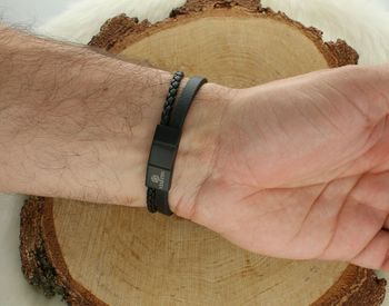 Bransoletka męska DIA-BRA-S9054869-STAL – dwa rzemyki i stalowe elementy ozdobne. Długość 19–20 cm. Nowoczesna biżuteria męska ze stali szlachetnej.3.jpg