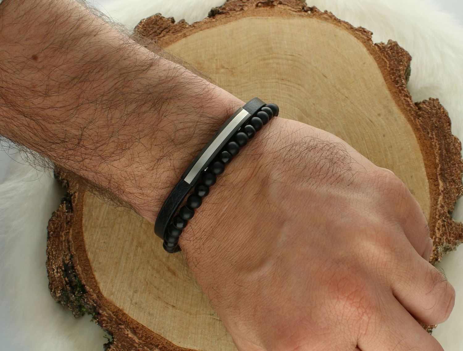 Męska bransoletka podwójna z rzemyka i kamieni naturalnych onyksów ze stali szlachetnej – długość 21–22 cm, jedno zapięcie. Stylowy i trwały dodatek.1.jpg