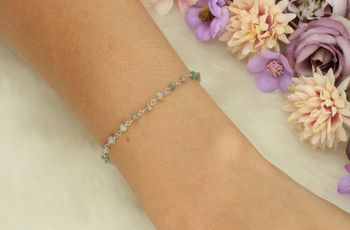 Srebrna bransoletka 925 z naturalnymi szmaragdami – model DIA-BRA-SZMARAGDY-925. Elegancka, lekka i pełna klasy. Długość 16 + 3 cm, waga 2,30 g. Doskonała na prezent lub specjalną okazję.2.jpg