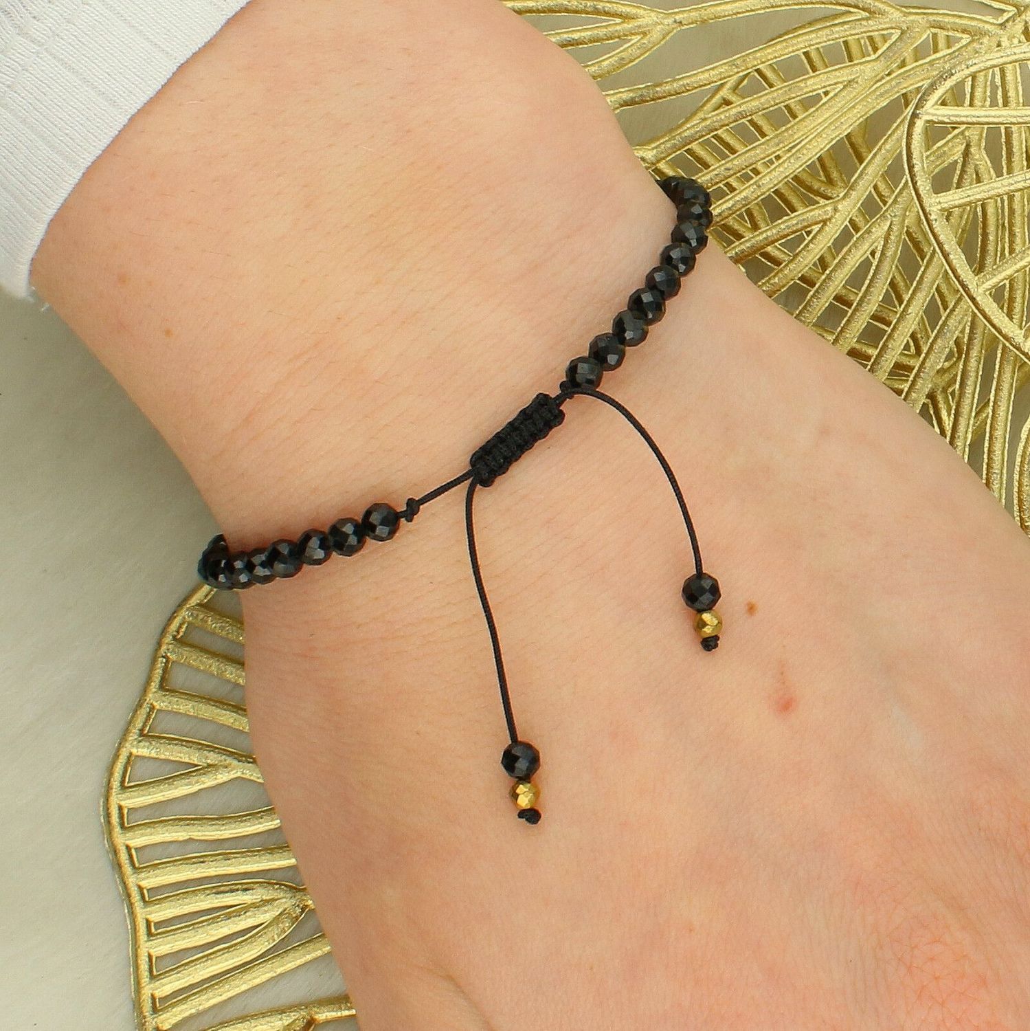 Bransoletka damska z turmalinem i hematytem – regulowana, czarny sznurek.jpg