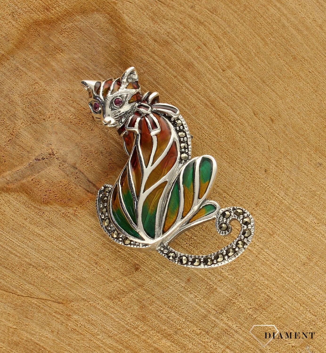 Srebrna broszka zawieszka 2w1 kolorowy kotek z markazytami DIA-BRO-10185-925. Srebrna broszka damska. Srebrna broszka zawieszka  idealna na prezent dla kobiety. Srebrna broszka w kształcie kotka. Srebrna broszka zawieszka kolo (1).jpg