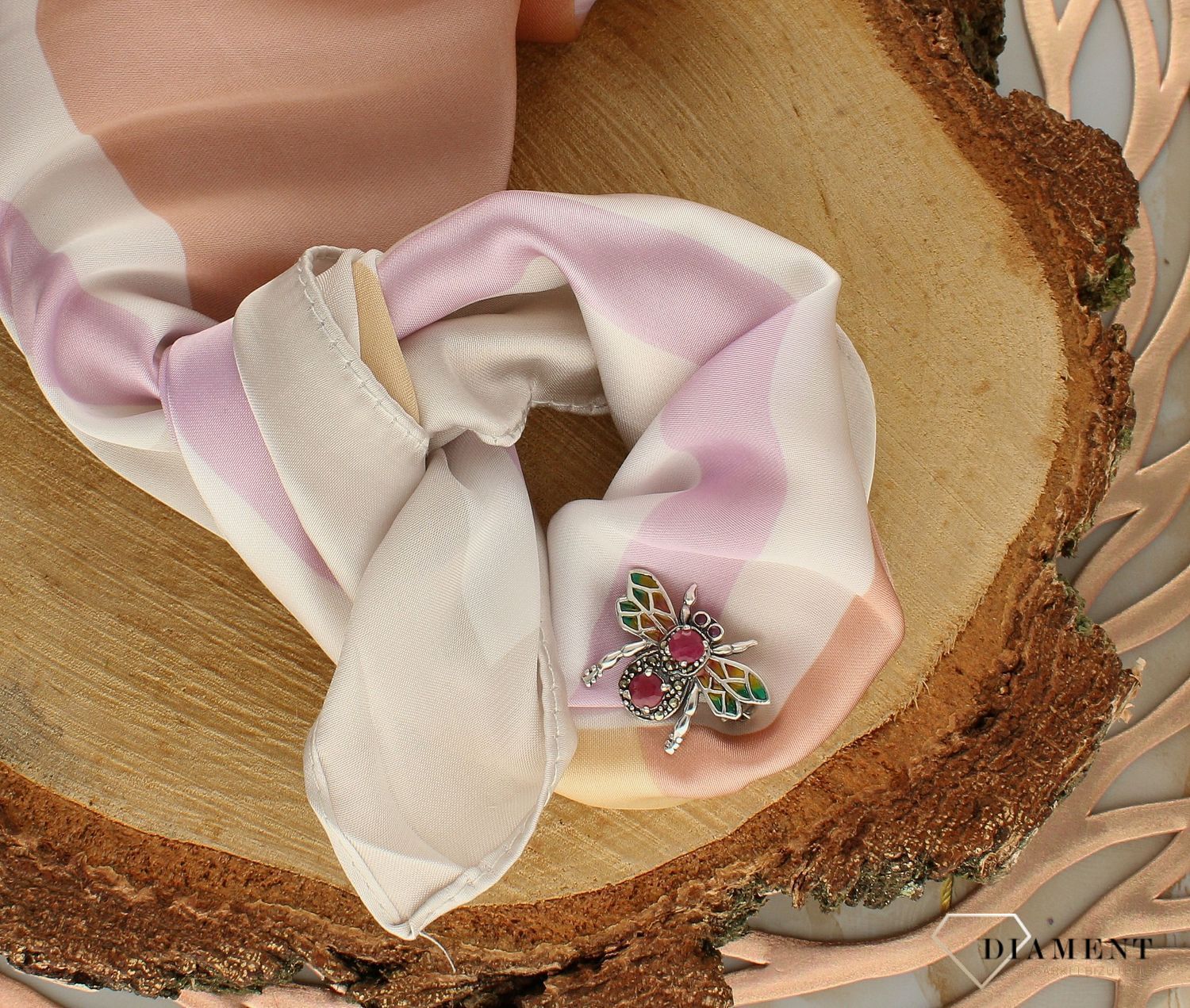 Srebrna broszka damska mucha z kamieniem i emalią w żółto-zielonym odcieniu DIA-BRO-10192-925. Srebrna broszka damska. Srebrna broszka idealna na prezent dla kobiety. Srebrna broszka w kształcie muchy. Srebrna broszka z kami (3).jpg