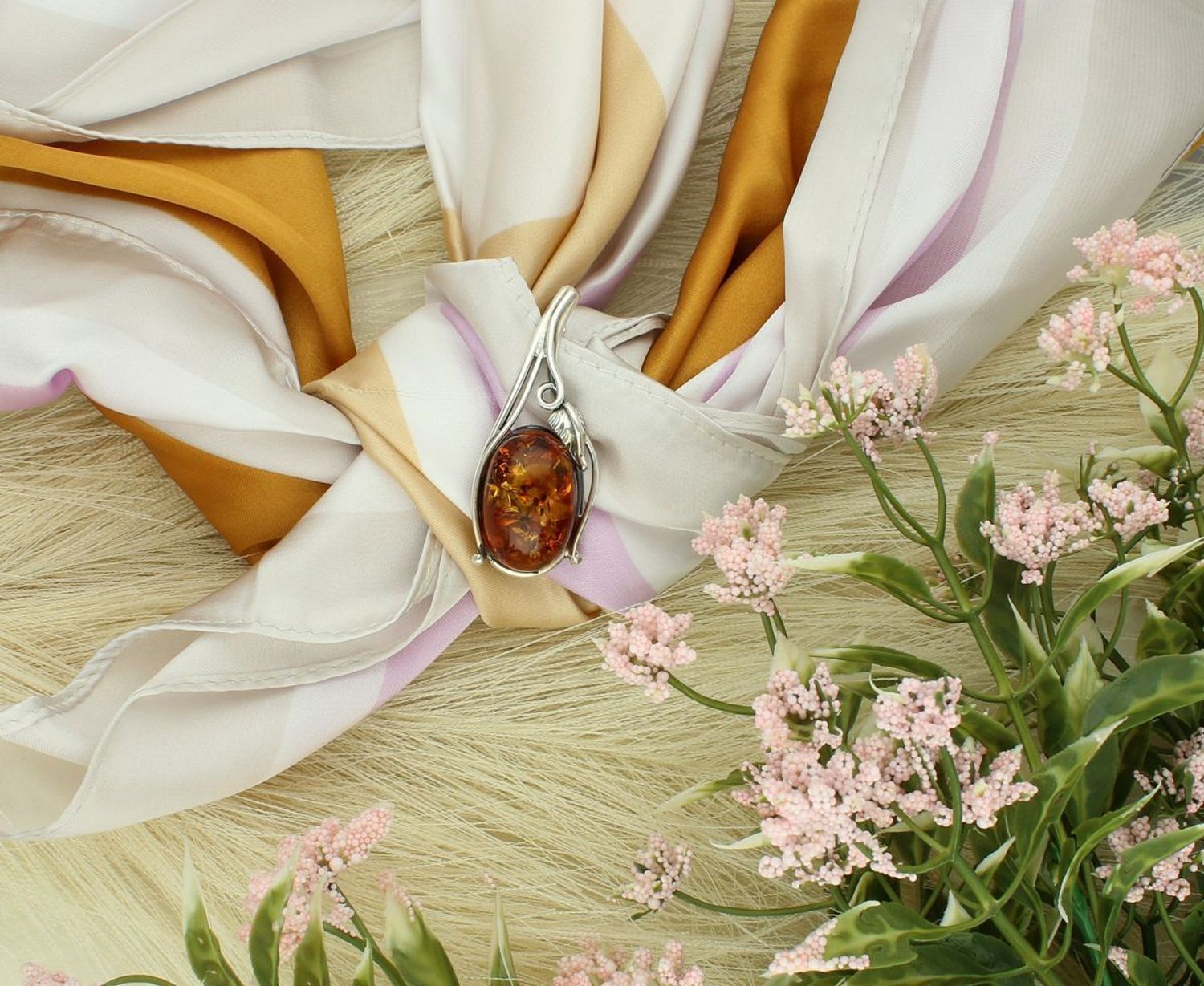 Broszka srebrna z bursztynem bałtyckim pr 585, DIA-BRO-12779-925.jpg