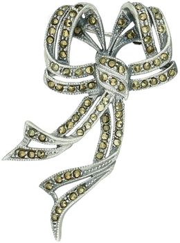 Srebrna broszka damska próba 925 w kształcie kokardki, zdobiona markazytami. Wymiary 2,5 cm x 5,0 cm, waga 8,00 g. Elegancka biżuteria na prezent.1.jpg