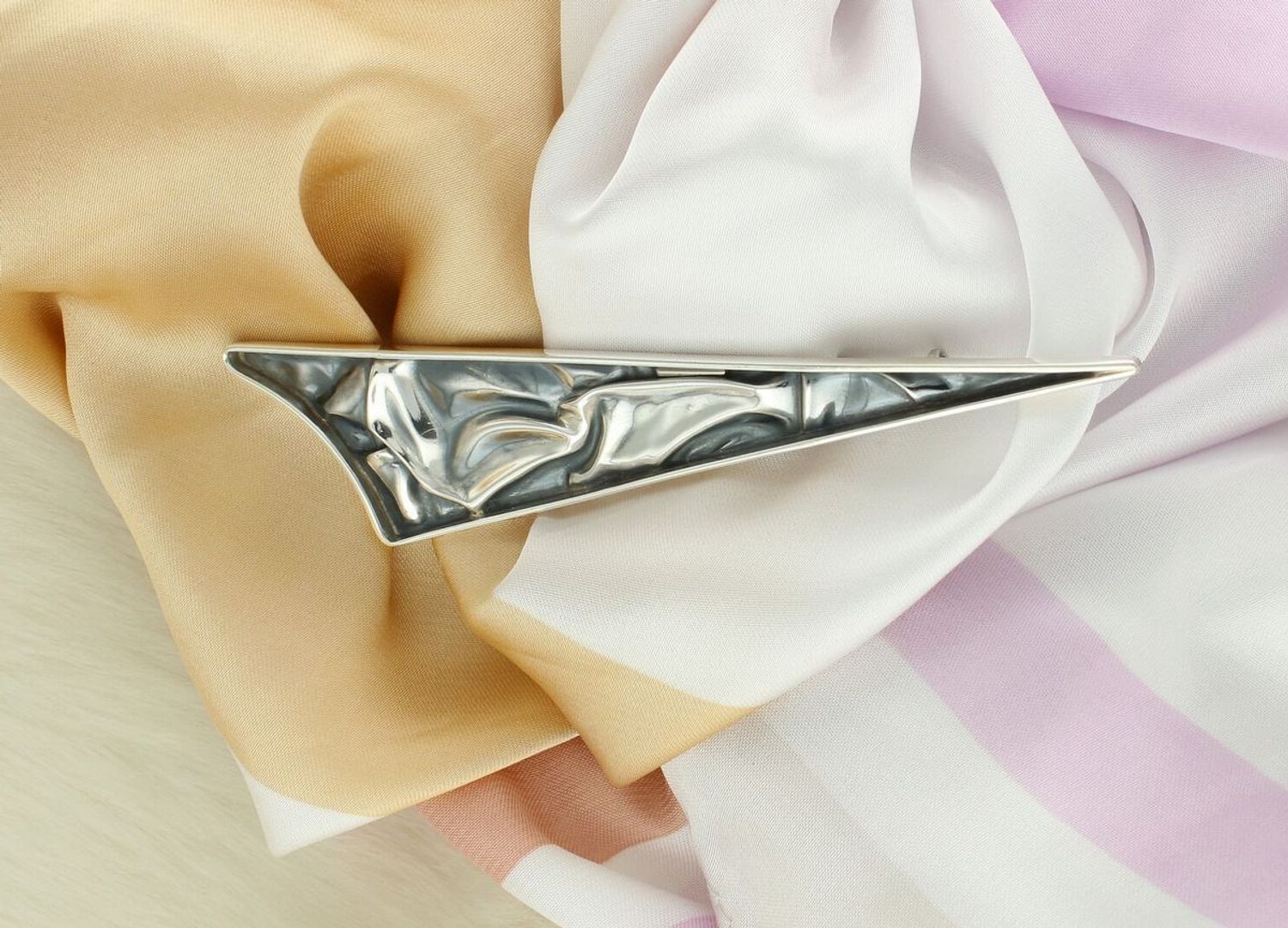 Damska srebrna broszka z nieregularnym wzorem 925 DIA-BRO-13803-925 Ag 925.jpg