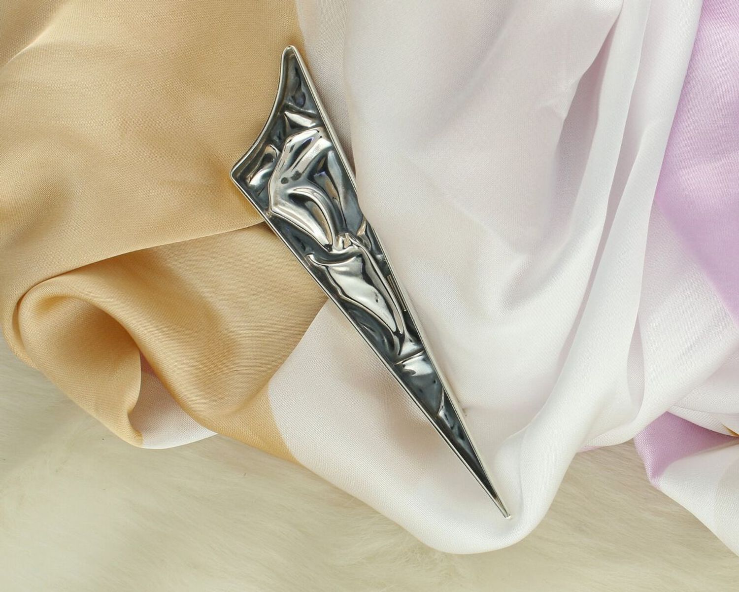 Damska srebrna broszka z nieregularnym wzorem 925 DIA-BRO-13803-925 Ag 925.jpg