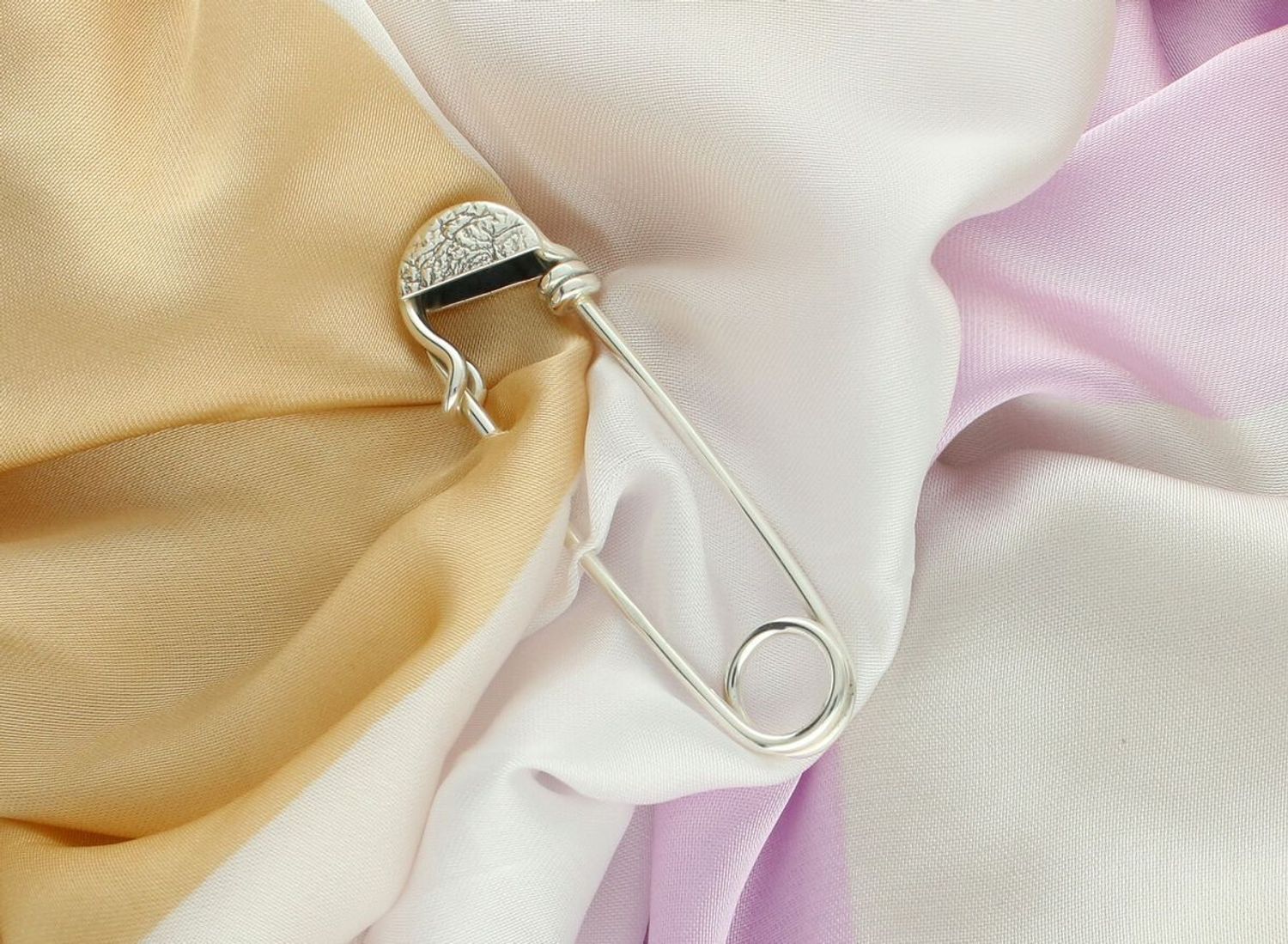 Damska srebrna broszka agrafka 925 DIA-BRO-13805-925 – klasyczna i elegancka.jpg