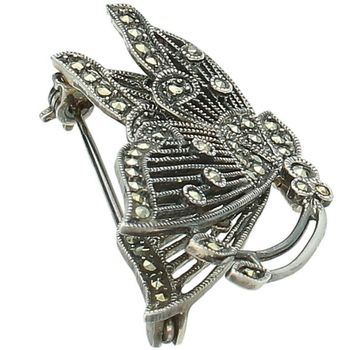 Elegancka srebrna broszka damska w kształcie motyla, zdobiona markazytami. Wykonana ze srebra próby 925 o wadze 8,60 g. Idealna na prezent i do codziennych stylizacji.222.jpg