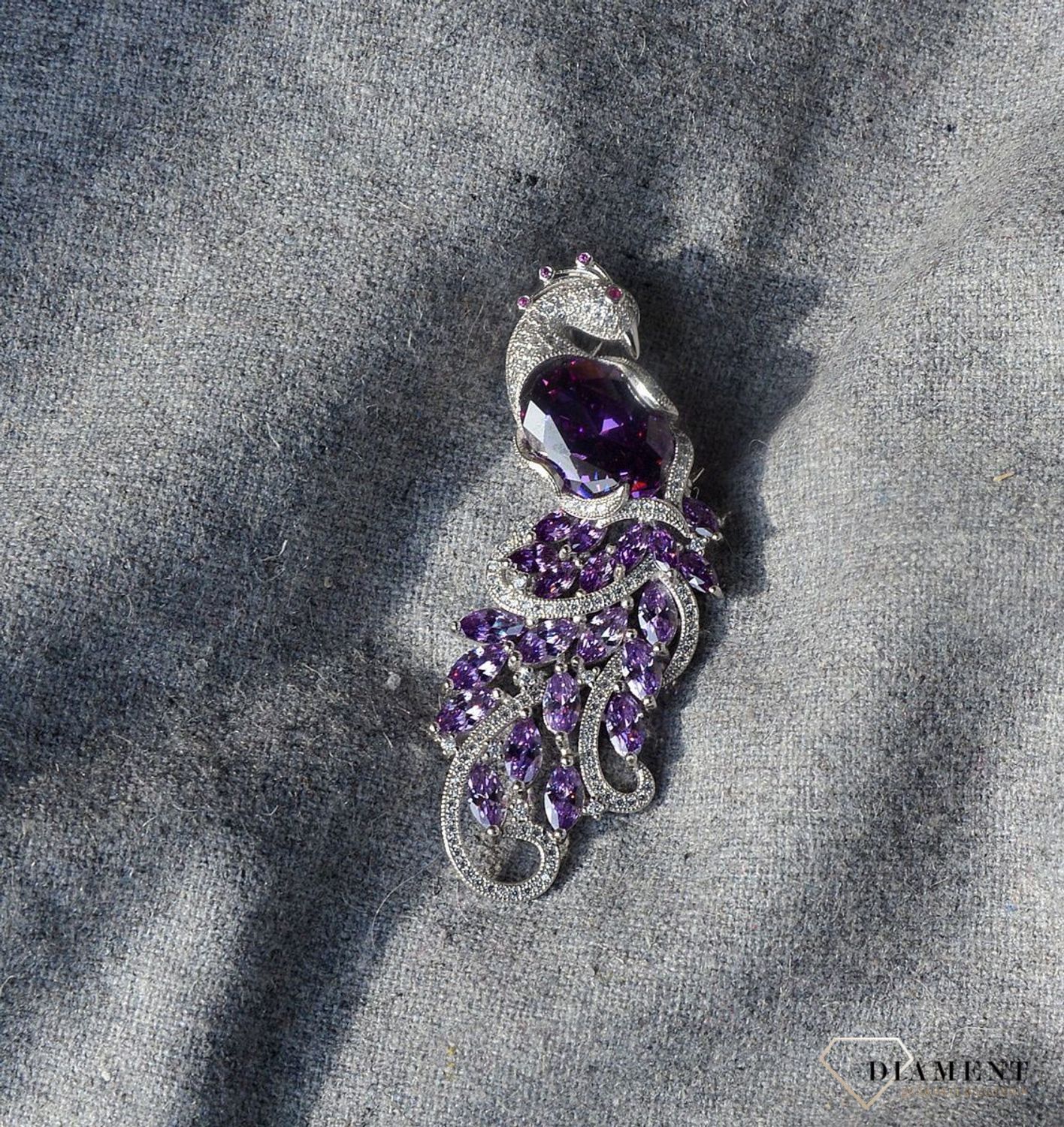 Srebrna broszka paw fioletowe i białe cyrkonie DIA-BRO-2916-925.jpg