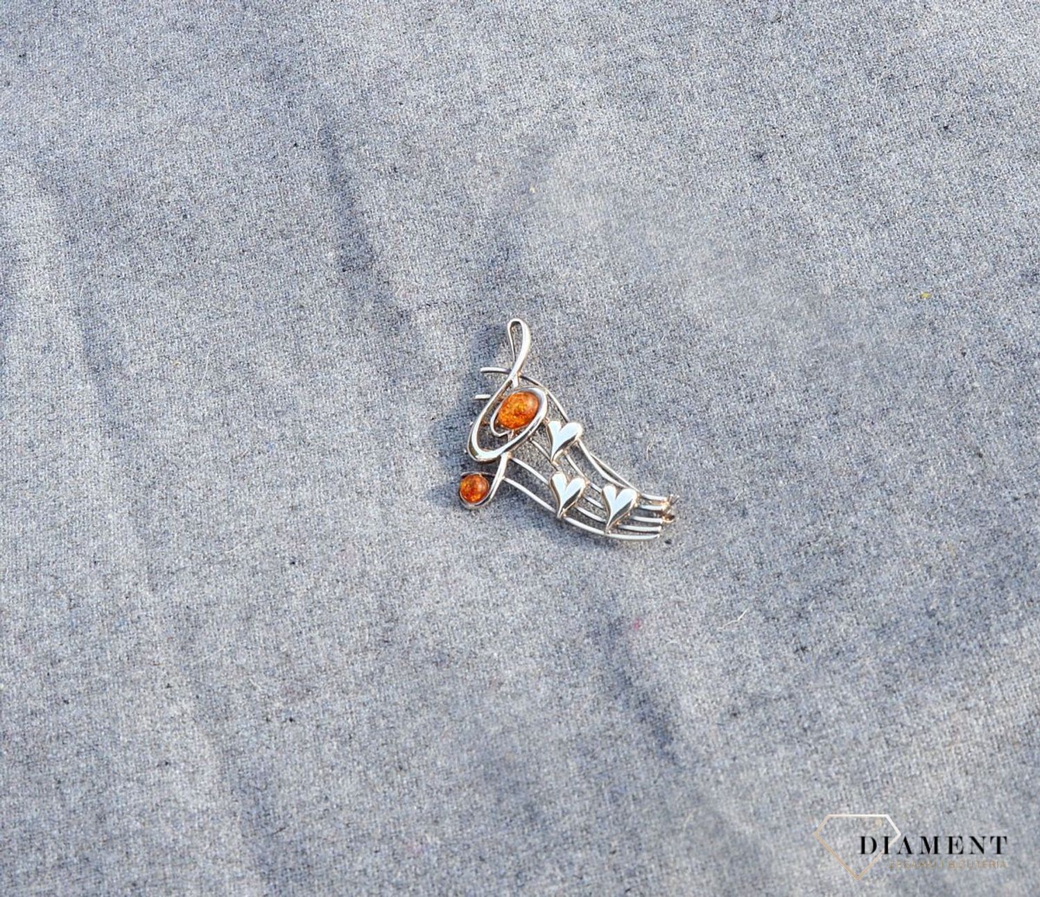 Srebrna broszka klucz wiolinowy z bursztynem DIA-BRO-2919-925.jpg