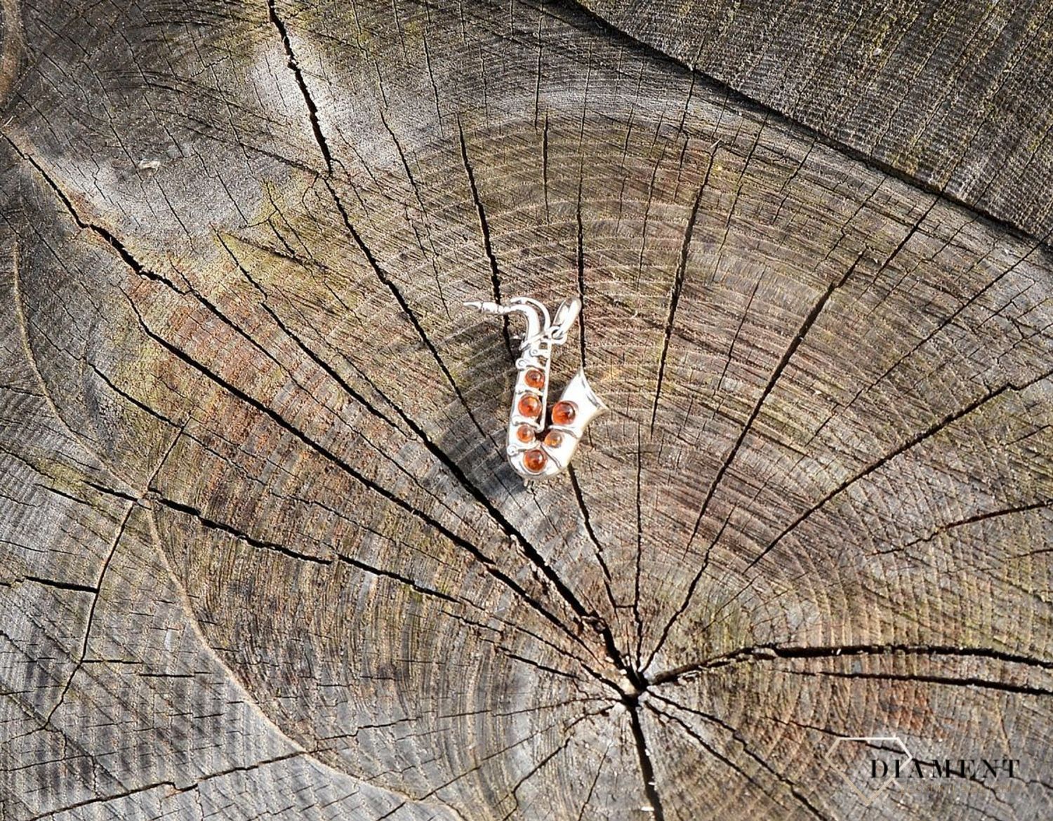 Srebrna broszka saksofon z bursztynem DIA-BRO-2920-925.jpg