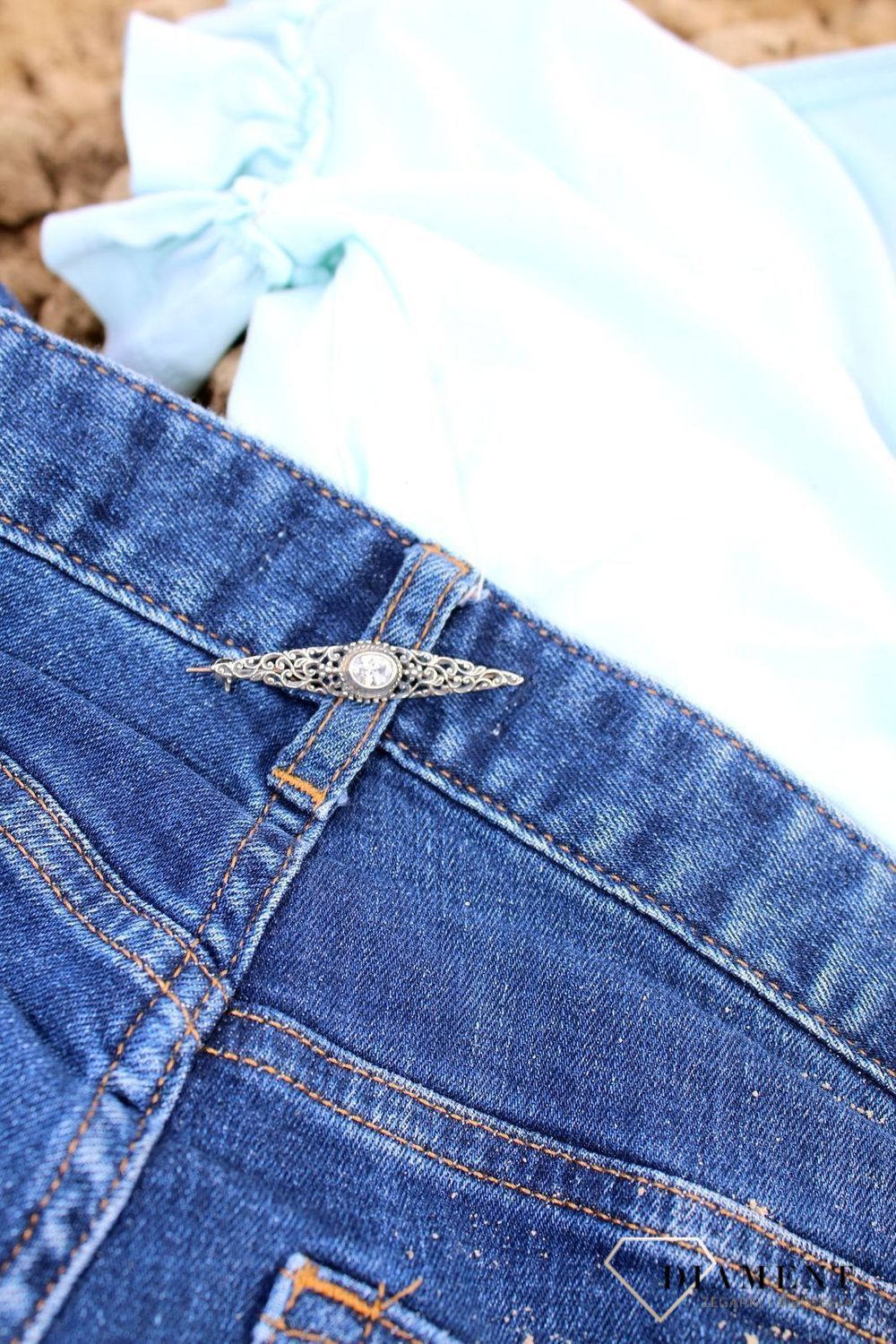 Srebrna broszka z cyrkonią na środku DIA-BRO-3347-925.jpg