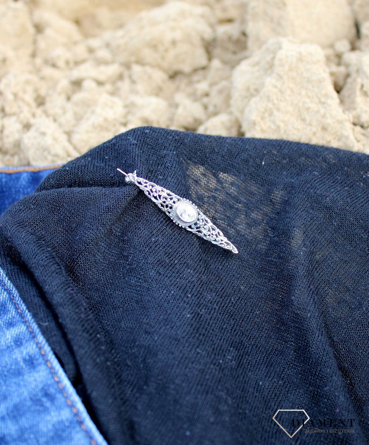 Srebrna broszka z cyrkonią na środku DIA-BRO-3347-925.jpg