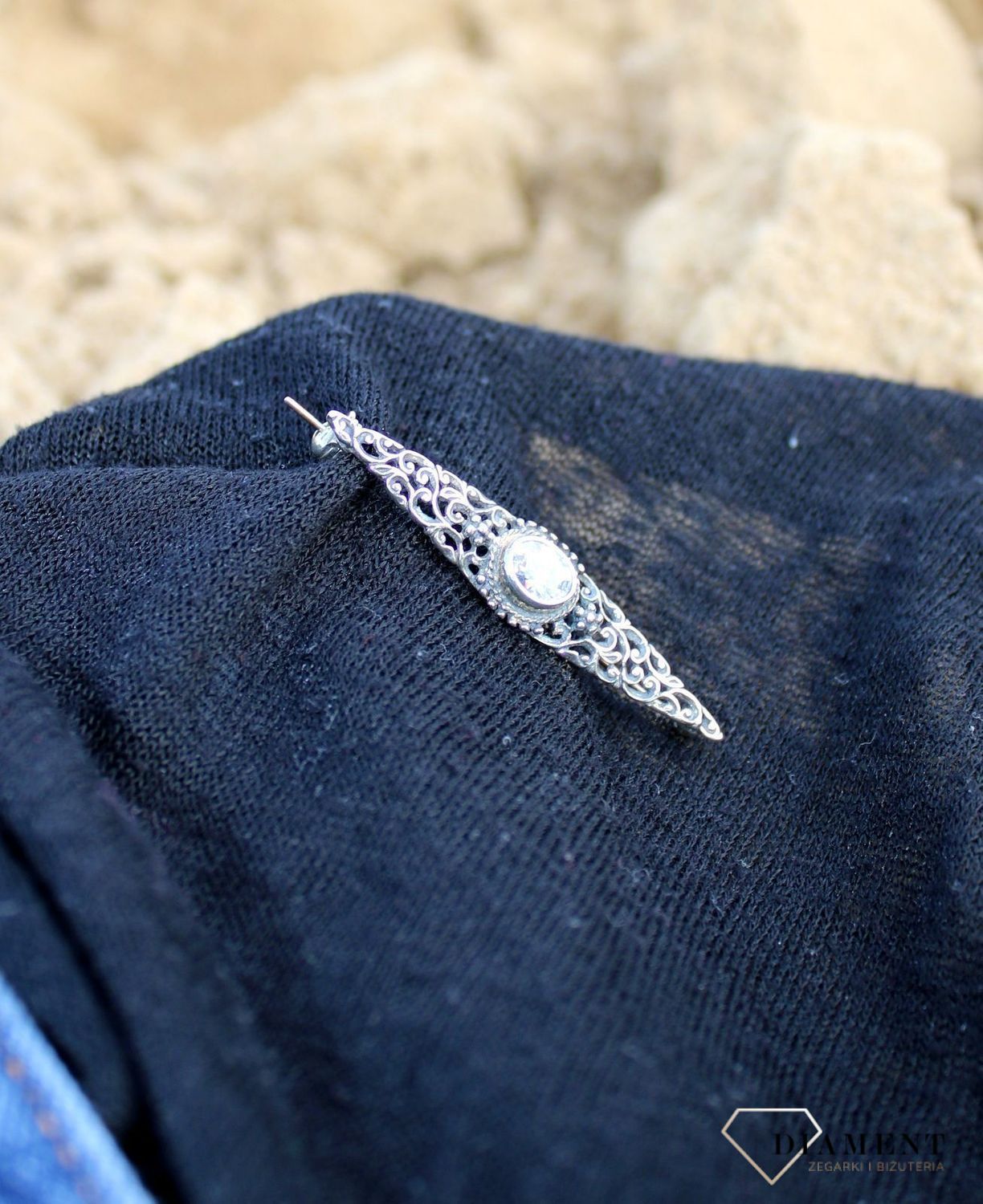 Srebrna broszka z cyrkonią na środku DIA-BRO-3347-925.jpg