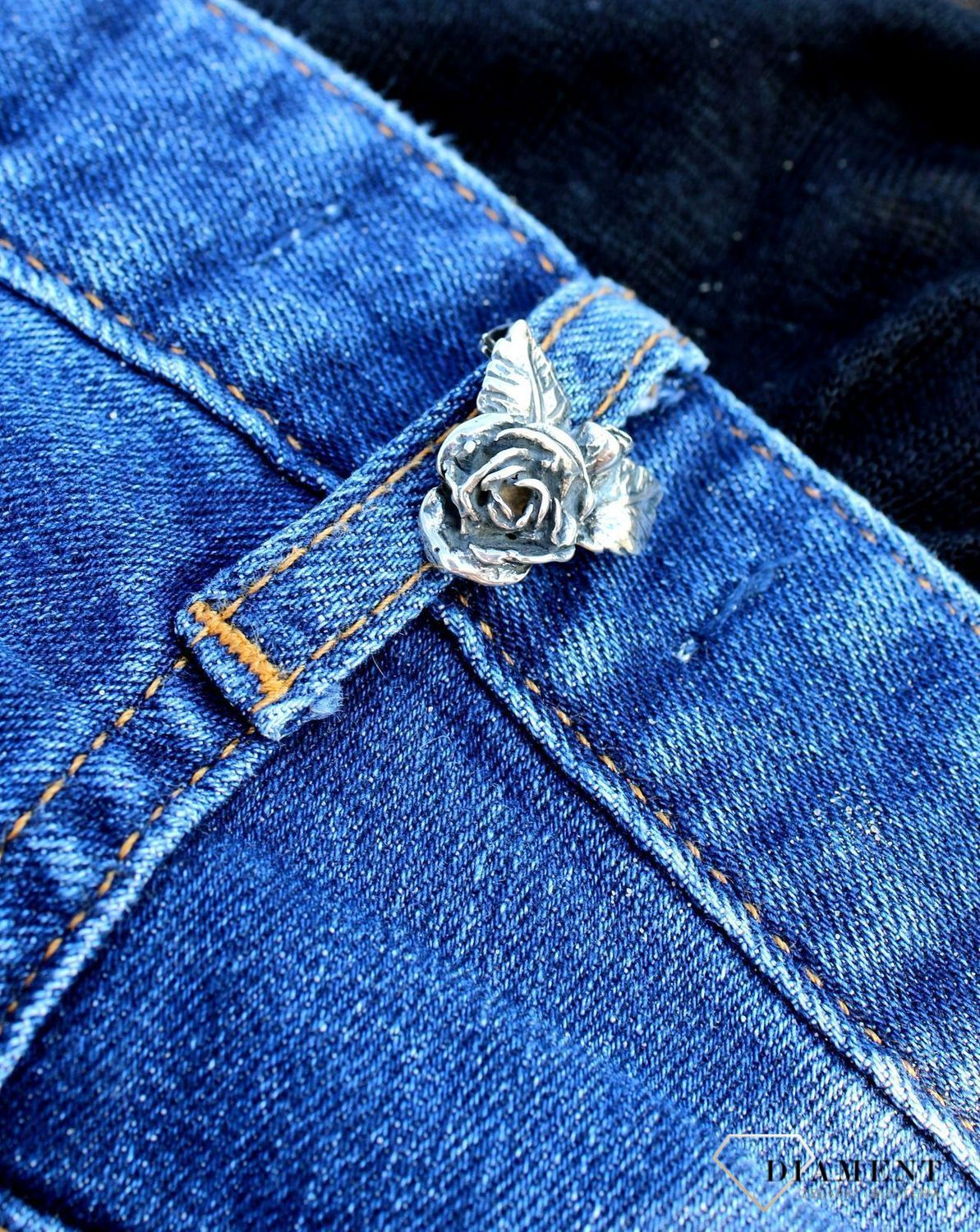 Srebrna broszka w kształcie Róży DIA-BRO-3349-925.jpg