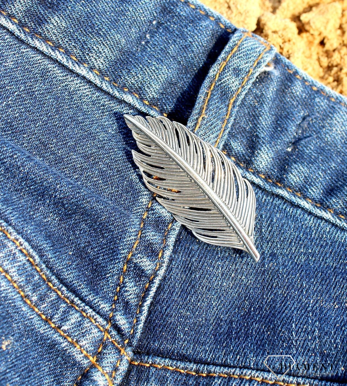 Srebrna broszka Piękne piórko DIA-BRO-3352-925.jpg