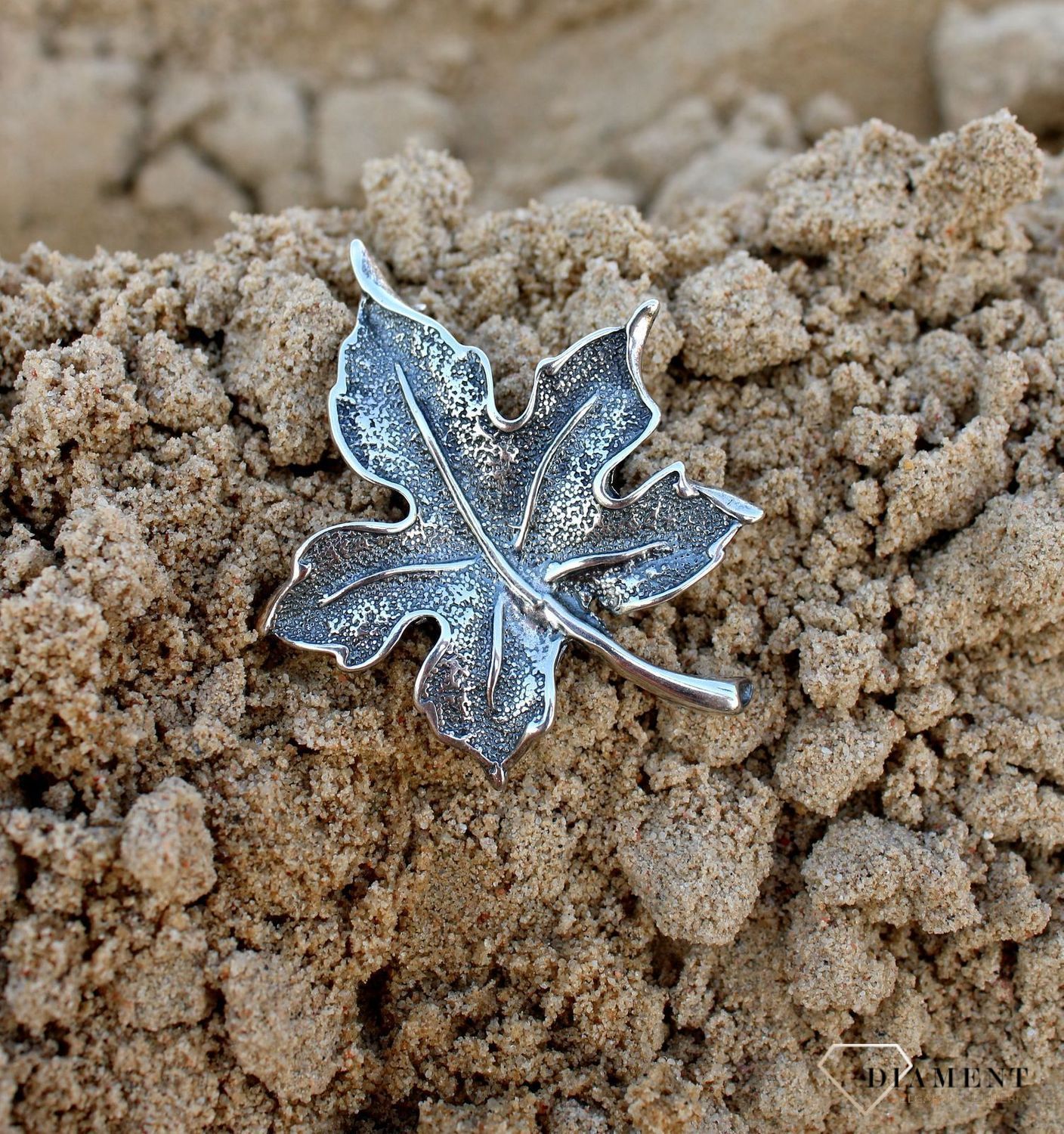 Srebrna broszka w kształcie liścia DIA-BRO-3367-925.jpg