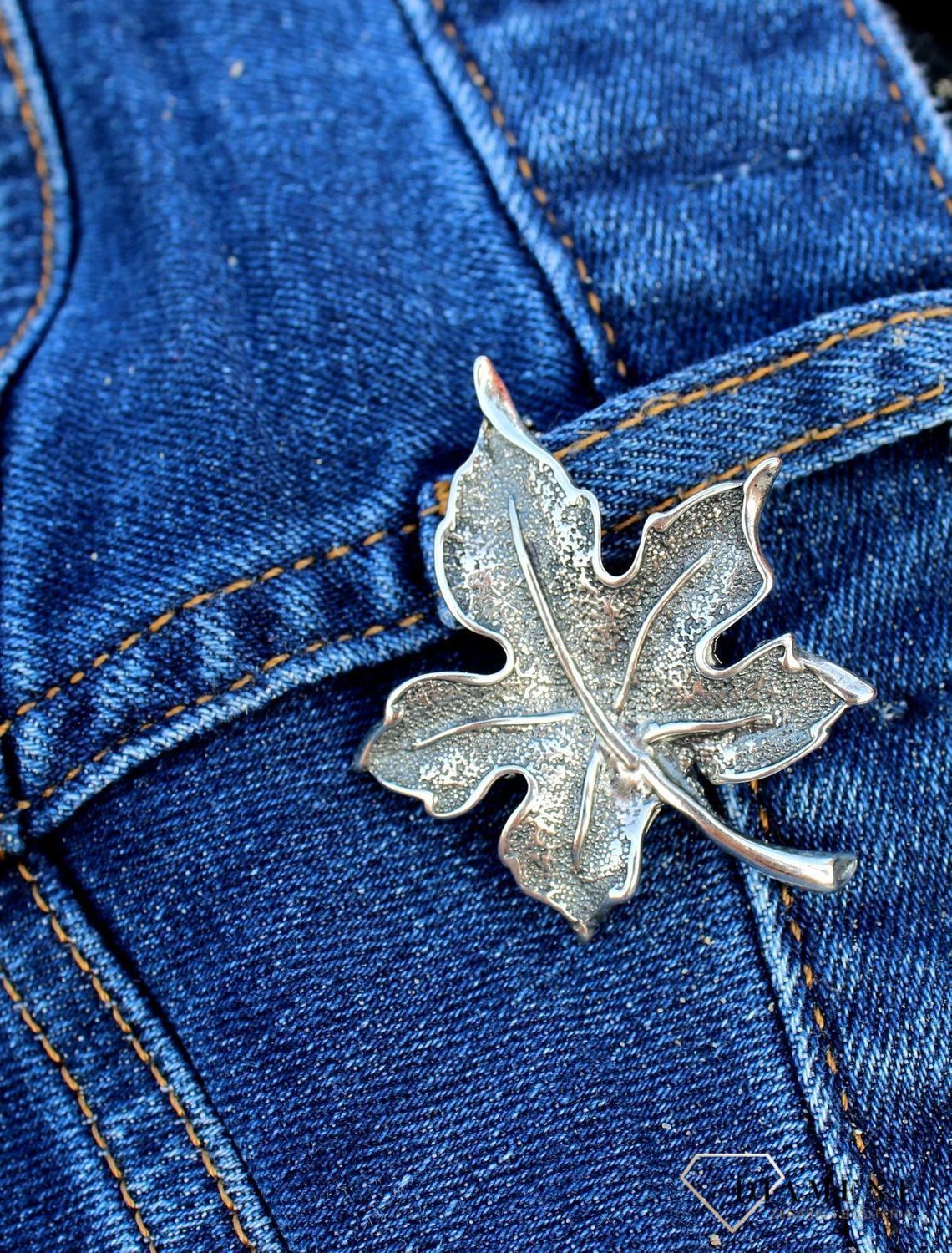 Srebrna broszka w kształcie liścia DIA-BRO-3367-925.jpg