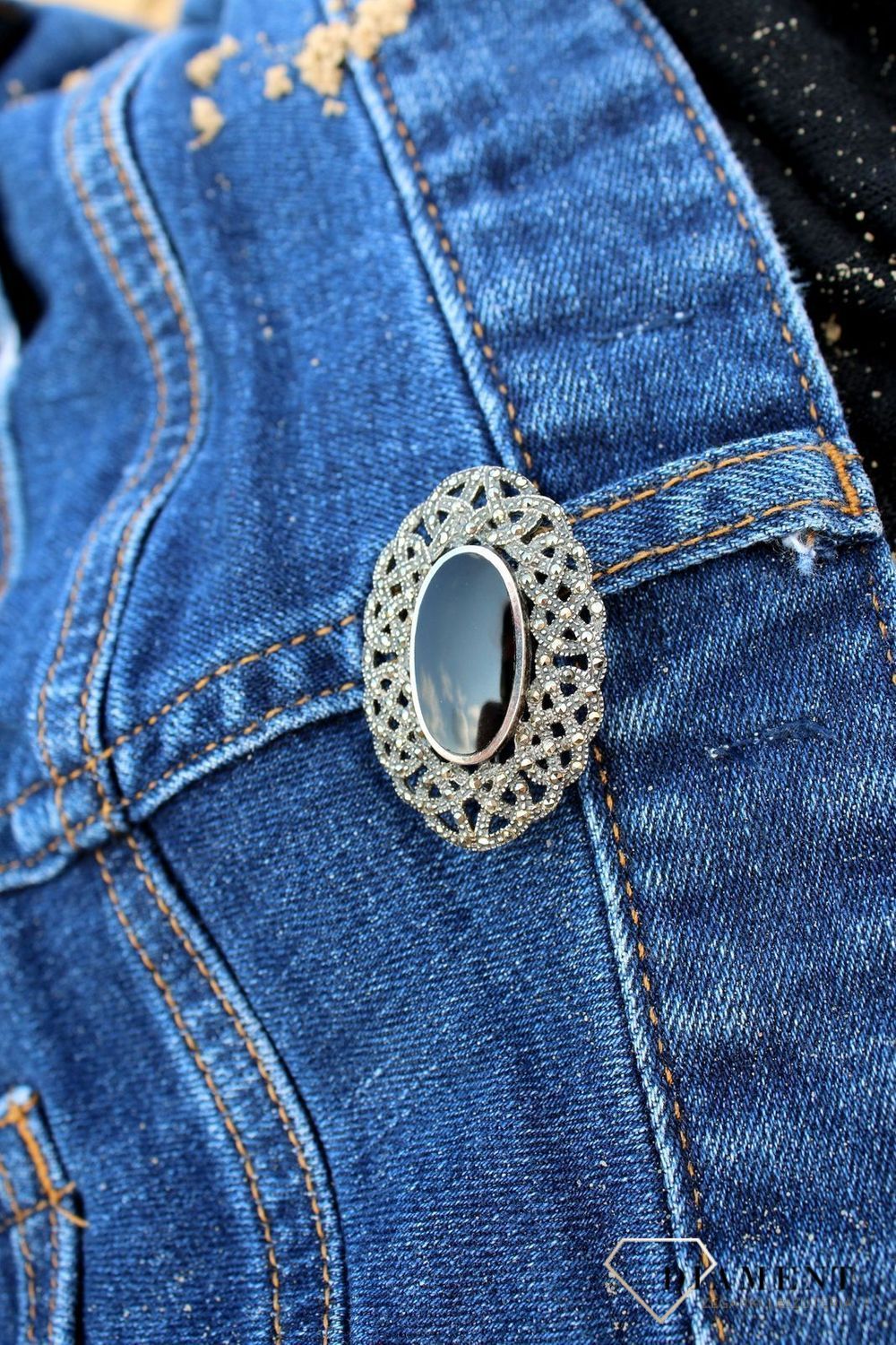 Srebrna broszka 'Klasyka z onyksem' i markazytami DIA-BRO-3369-925.jpg