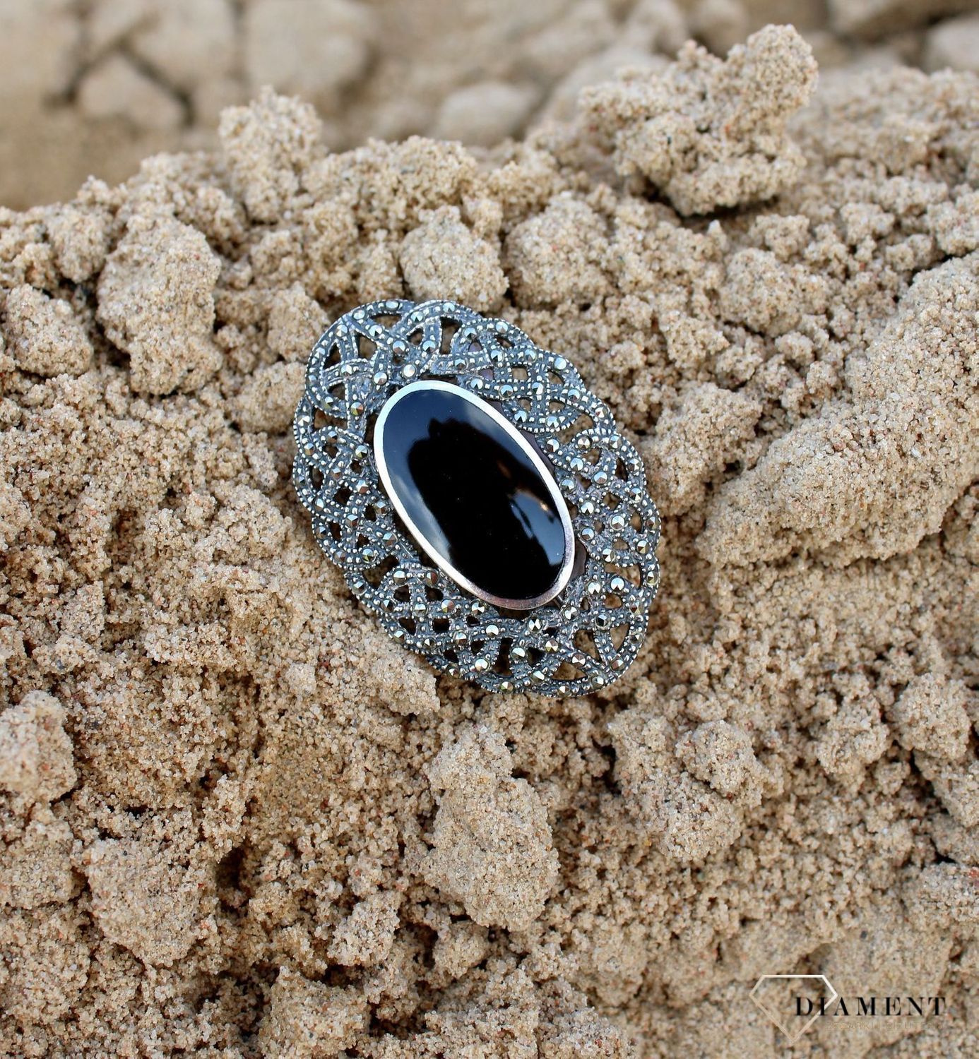 Srebrna broszka 'Klasyka z onyksem' i markazytami DIA-BRO-3369-925.jpg