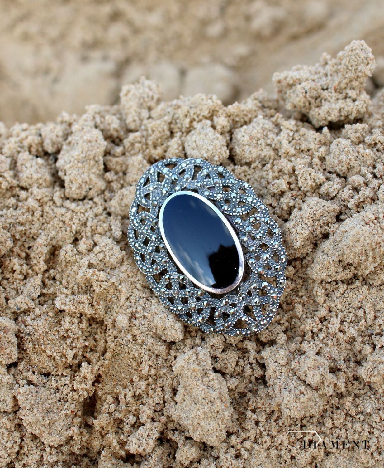 Srebrna broszka 'Klasyka z onyksem' i markazytami DIA-BRO-3369-925.jpg